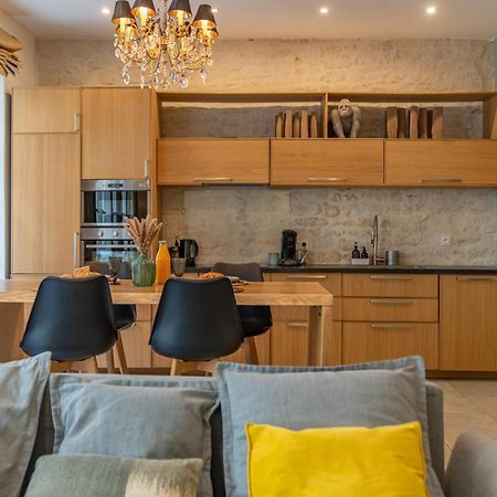Une Nuit à Nîmes - Appartement au pied de la Maison Carrée Exterior foto