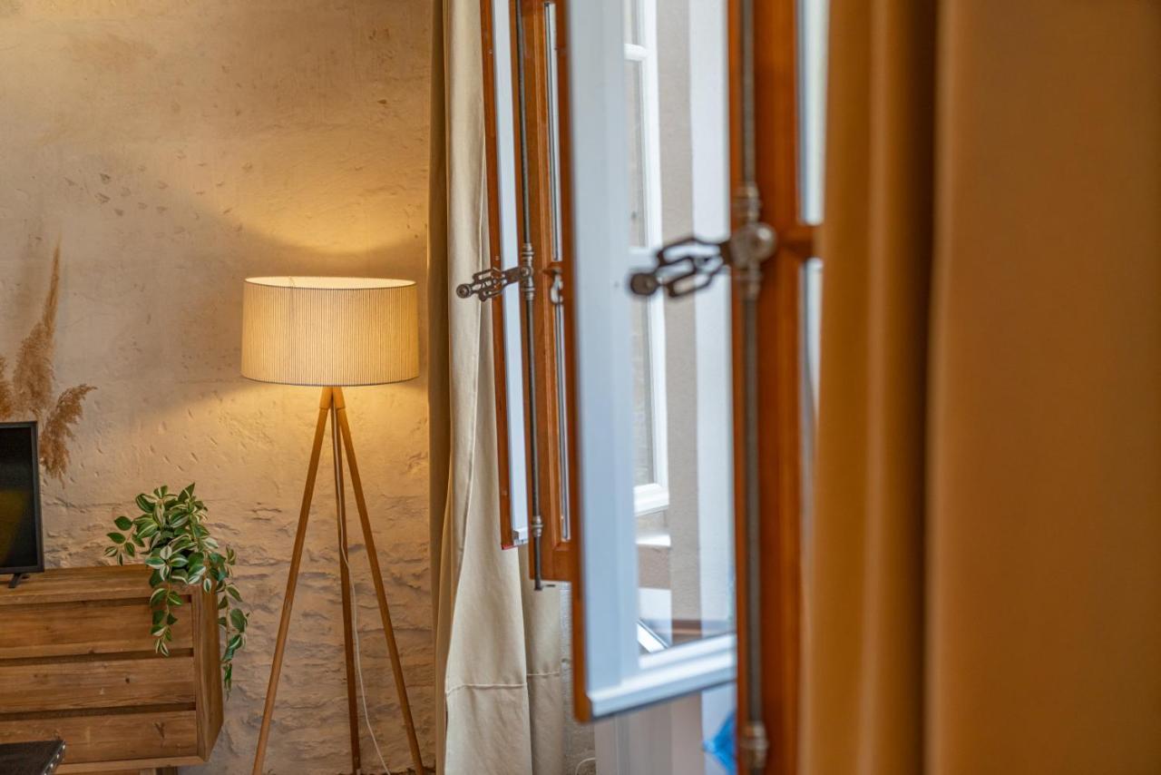 Une Nuit à Nîmes - Appartement au pied de la Maison Carrée Exterior foto