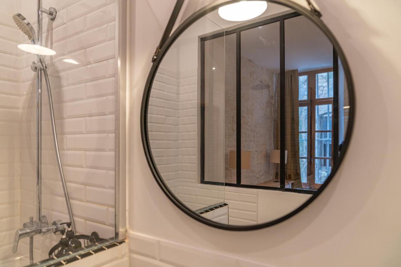 Une Nuit à Nîmes - Appartement au pied de la Maison Carrée Exterior foto