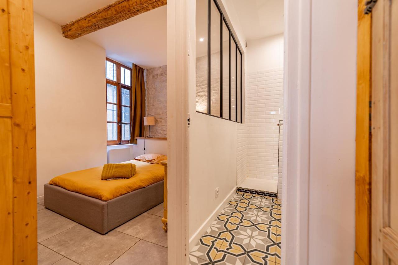Une Nuit à Nîmes - Appartement au pied de la Maison Carrée Exterior foto